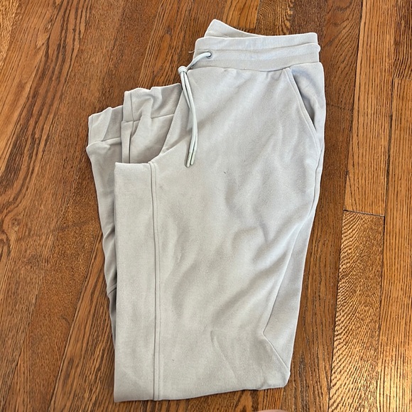 Alphalete Pants - Alphalete cream joggers